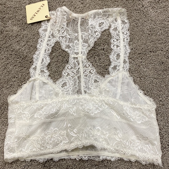 Flawless lace raceback bra - Picture 3 of 4